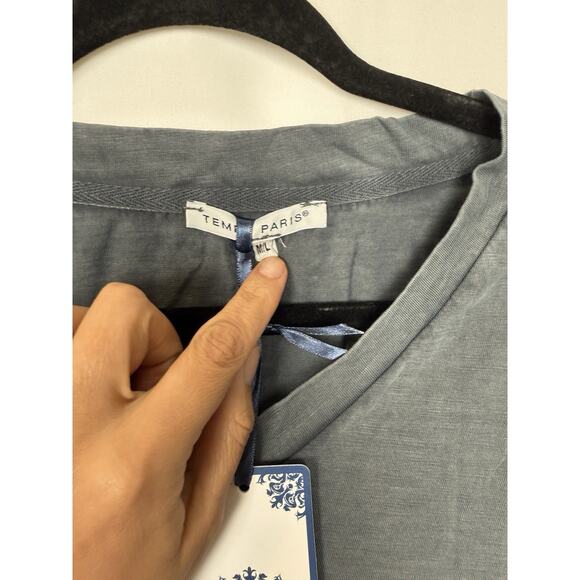 NWT Tempo Paris Women's High-Low V-Neck Rolled Sleeve Tee Medium Blue/Gray Italy - Picture 2 of 7